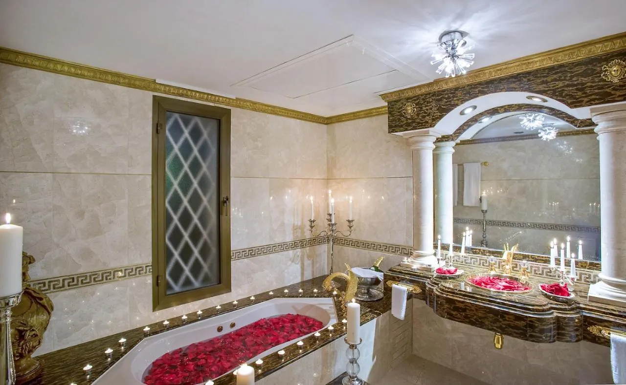Royal Roman Empire Marbella 0*,  Španělsko